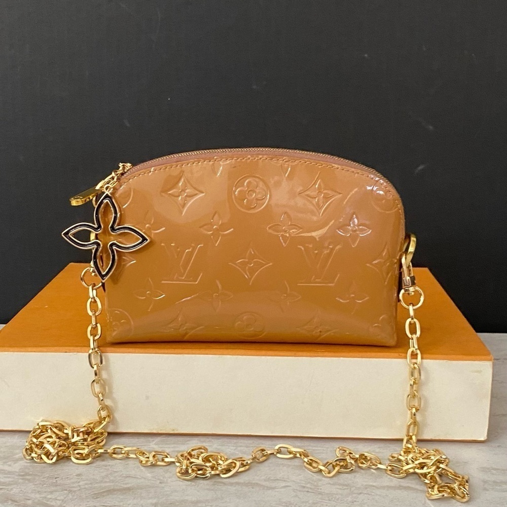 LOUIS VUITTON Monogram Vernis Pouch to Shoulder Crossbody Bag CA2113